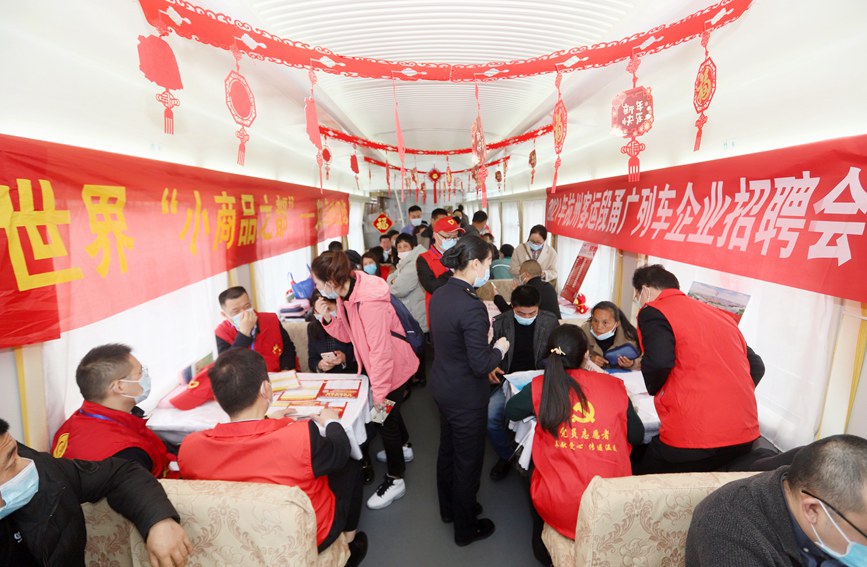 2��25�գ��ڹ��ݿ���������K210���г��Ͼ�����Ƹ�ᣬ�ÿͷ׷�ǰ����ѯ��Ƹ��Ϣ����Χ��