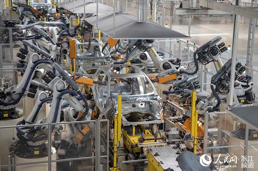 2��24�գ����������������Ҧ�������Զ������������ڸ�Ч��ת�������� ��������