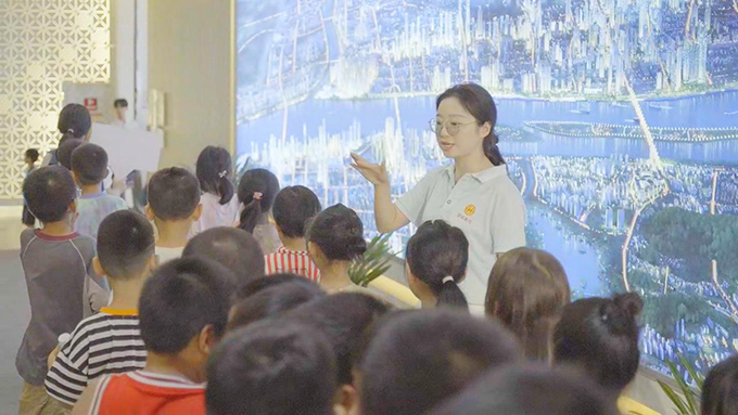 长沙暑期爱心托管班的孩子们参观长沙规划展示馆。吴翰林摄